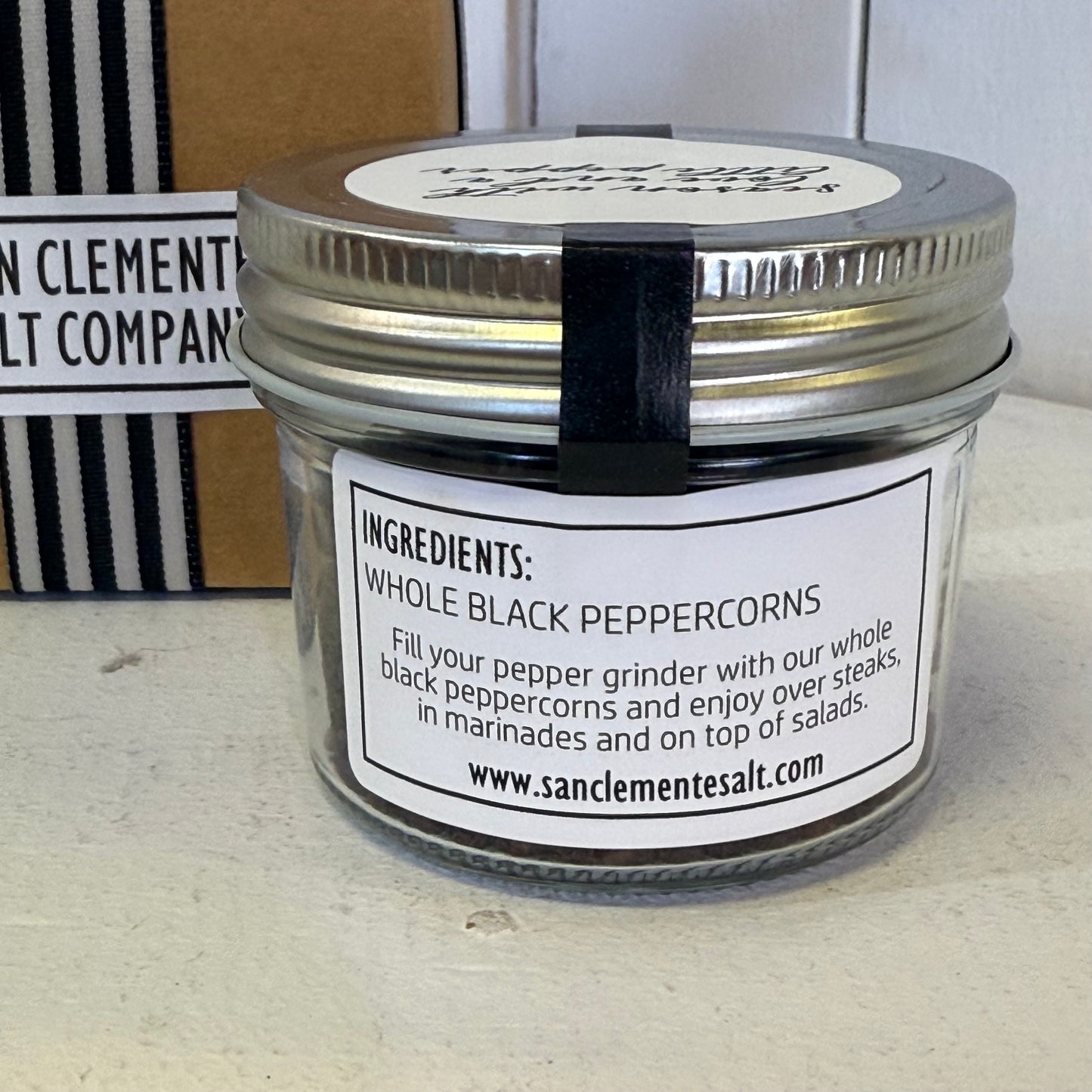 Organic Black Peppercorns – Whole Peppercorns – Fresh Cracked Pepper – Gourmet Spice – Refillable Grinder Pepper