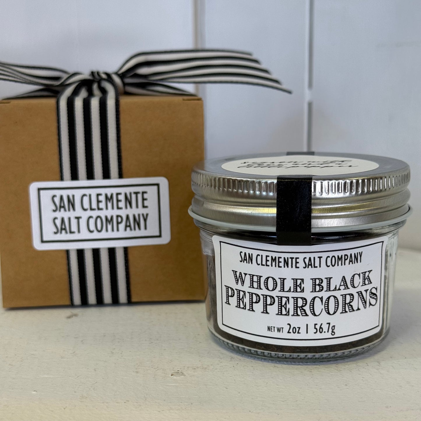 Organic Black Peppercorns – Whole Peppercorns – Fresh Cracked Pepper – Gourmet Spice – Refillable Grinder Pepper